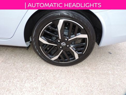 Used 2025 Nissan Versa SR image 11