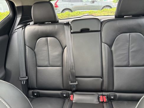 Certified 2023 Volvo XC40 B5 Ultimate w/ Protection Package Premier AWD/4WD image 31