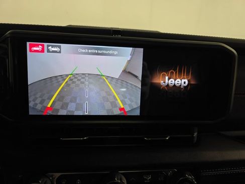 Used 2024 Jeep Wrangler Unlimited Rubicon AWD/4WD image 17