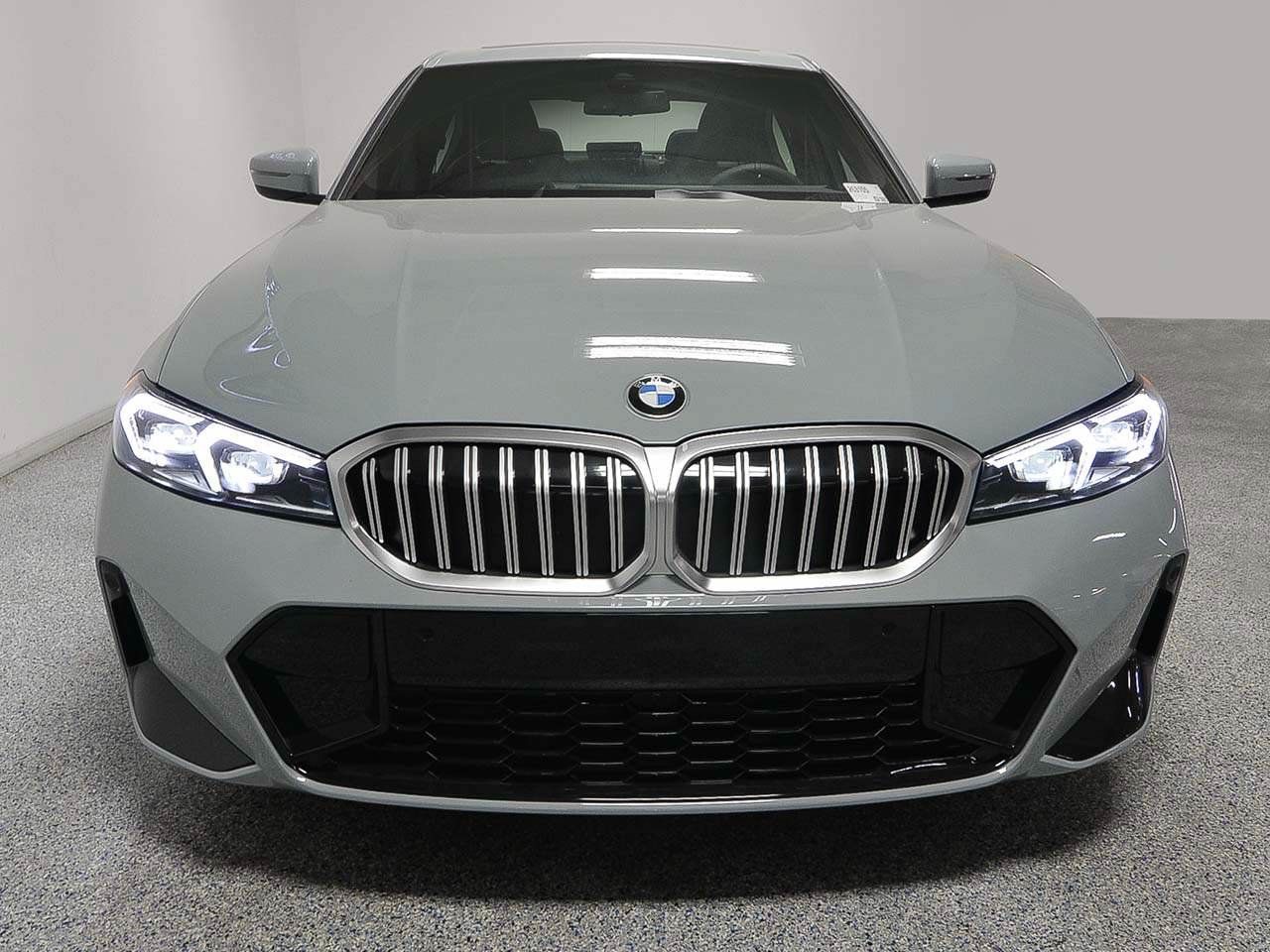 Used 2026 BMW 330i Sedan w/ M Sport Package RWD image 2