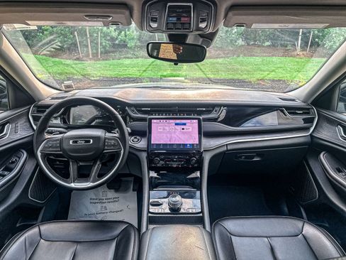 Used 2023 Jeep Grand Cherokee 4WD 4xe image 18