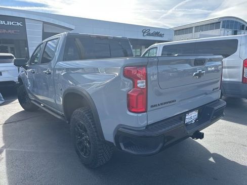Used 2025 Chevrolet Silverado 1500 ZR2 w/ Technology Package image 9