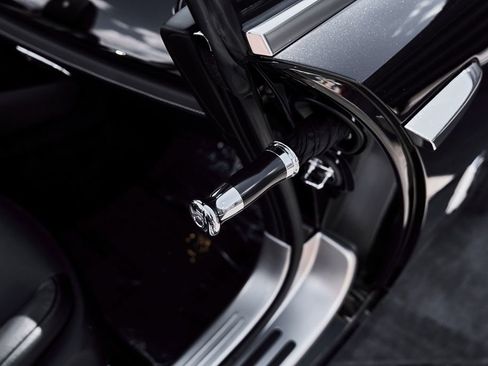 Used 2018 Rolls-Royce Dawn RWD image 25