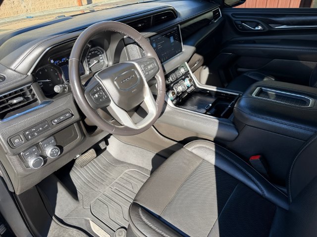 Used 2021 GMC Yukon XL Denali AWD/4WD image 25