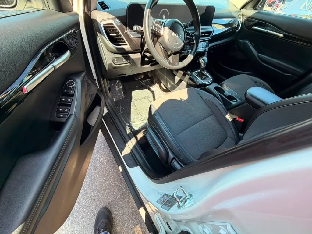 Used 2024 Kia Seltos S AWD/4WD image 10