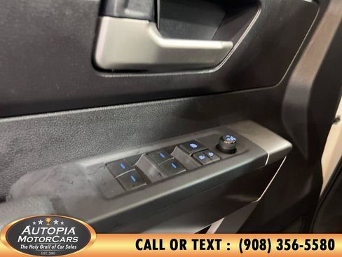 Used 2022 Toyota Tundra SR5 w/ SR5 Convenience Package AWD/4WD image 23