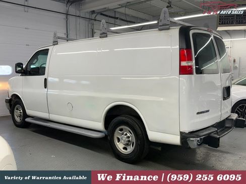 Used 2018 Chevrolet Express 2500 w/ Driver Convenience Package RWD image 11