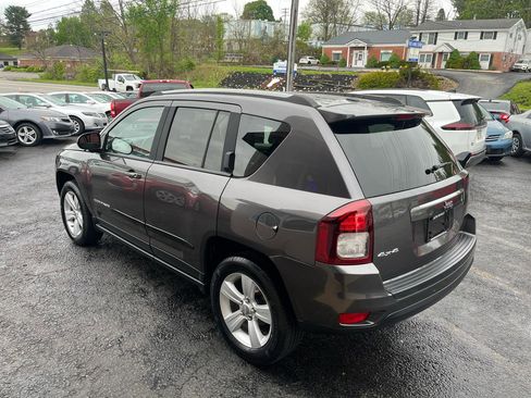 Used 2016 Jeep Compass Latitude AWD/4WD image 9