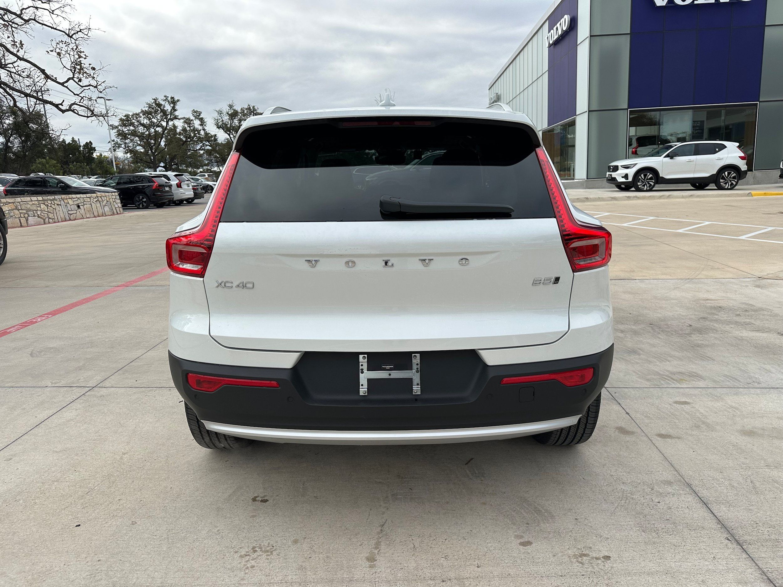 Used 2025 Volvo XC40 B5 Core w/ Protection Package Premier AWD/4WD image 5
