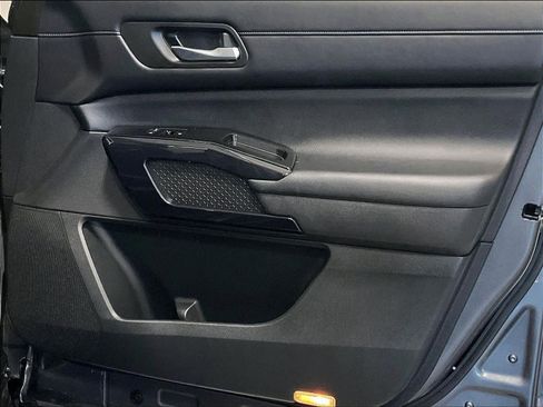 Used 2022 Nissan Pathfinder SV w/ SV Premium Package image 12