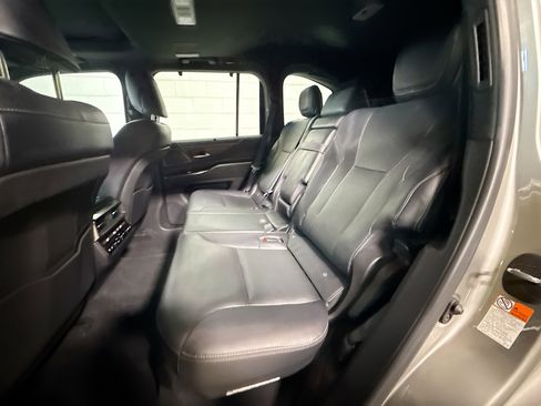 Used 2022 Lexus LX 600 4WD w/ Accessory Package (Z1) image 22