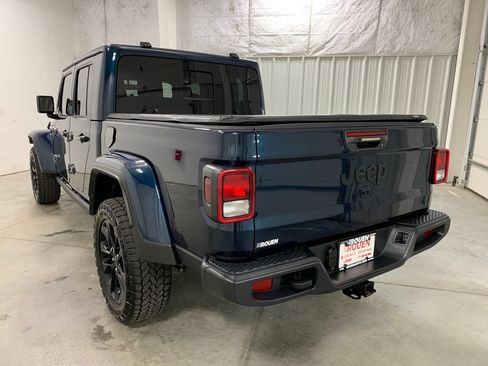 Used 2025 Jeep Gladiator Sport AWD/4WD image 21