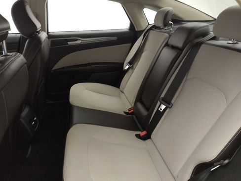 Used 2020 Ford Fusion SE w/ Equipment Group 151A image 18