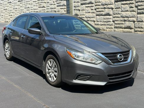 Used 2016 Nissan Altima 2.5 S w/ Power Driver Seat Package FWD image 4