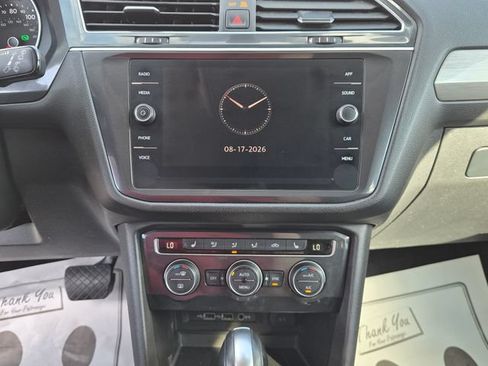Used 2020 Volkswagen Tiguan SE FWD image 22