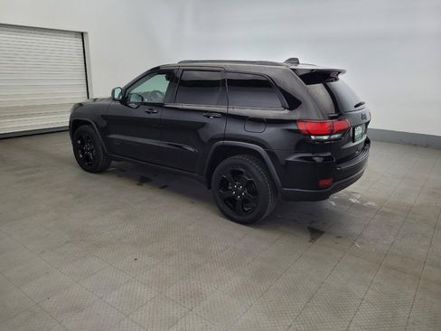 Used 2019 Jeep Grand Cherokee Laredo AWD/4WD image 3