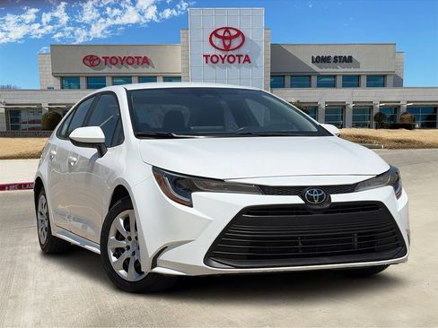 Used 2025 Toyota Corolla LE FWD image 1