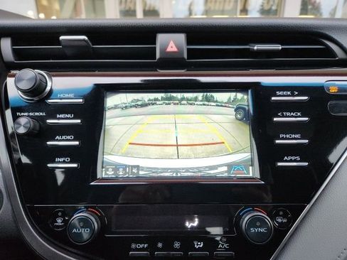 Certified 2018 Toyota Camry XLE image 13