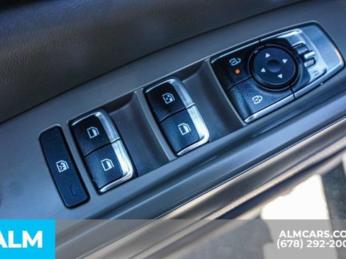 Used 2025 Kia Carnival FWD image 38