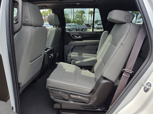 Used 2022 GMC Yukon SLT w/ SLT Luxury Package AWD/4WD image 14