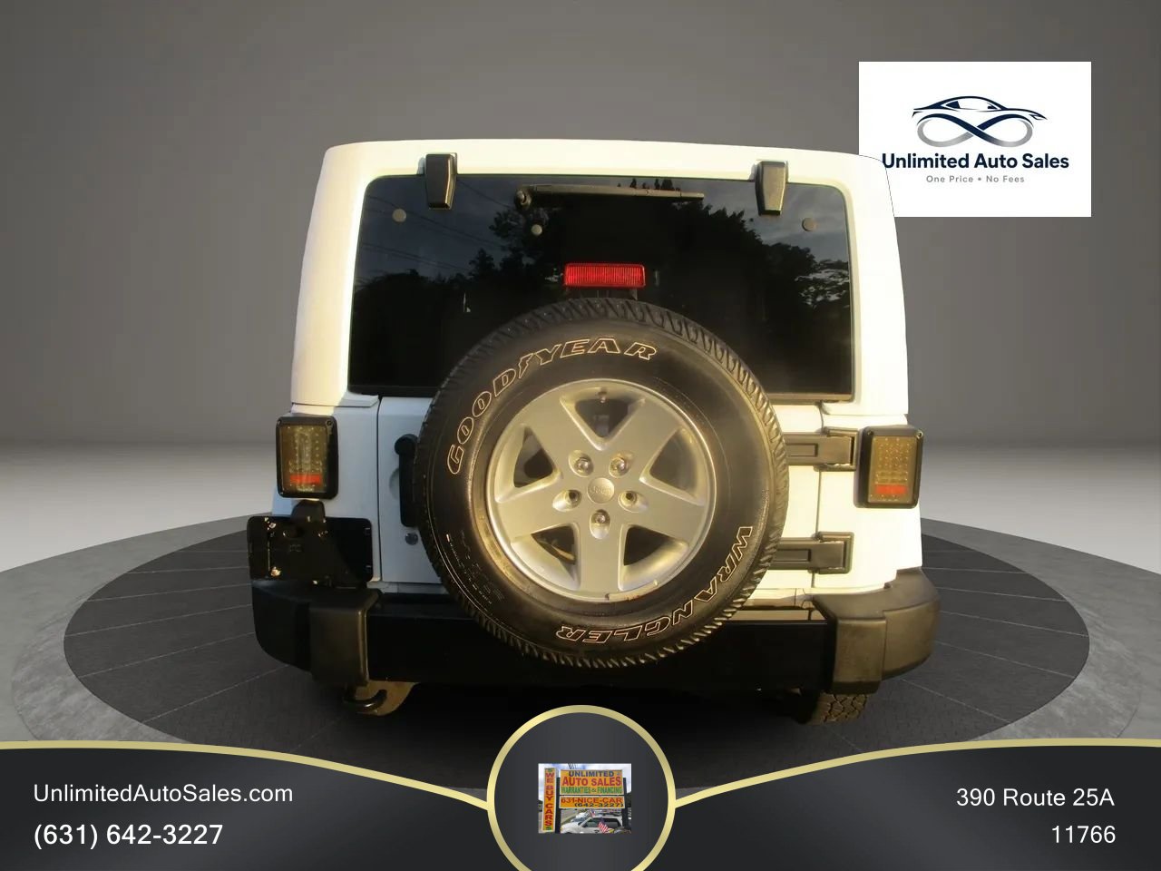 Used 2014 Jeep Wrangler Unlimited Sahara AWD/4WD image 2