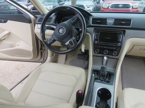 Used 2015 Volkswagen Passat TDI SE image 18