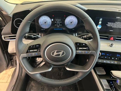 New 2026 Hyundai Elantra Limited FWD image 34