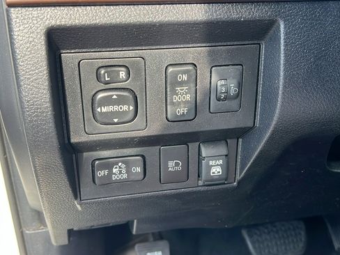Used 2020 Toyota Tundra Limited image 23