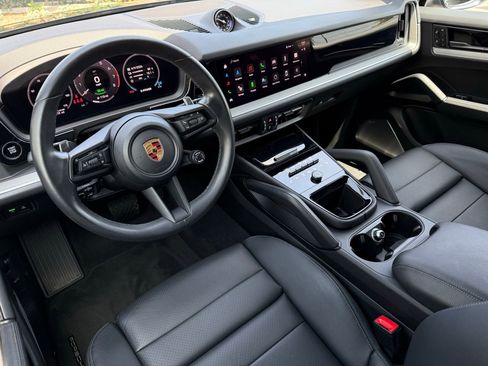 Certified 2024 Porsche Cayenne image 4
