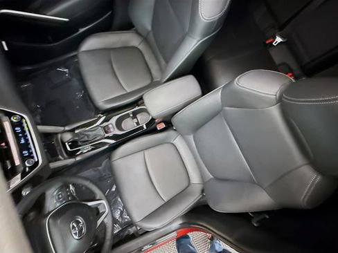 Used 2025 Toyota Corolla Cross XLE w/ Convenience Package FWD image 22