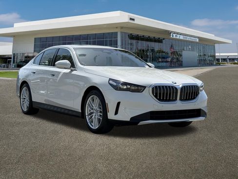 Certified 2024 BMW 530i RWD image 2