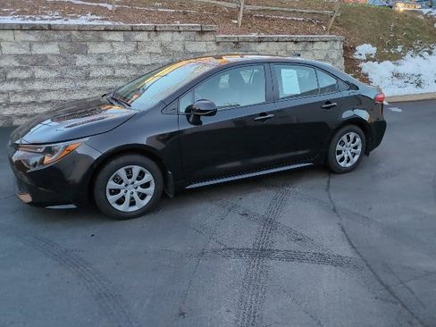 Used 2022 Toyota Corolla LE image 5