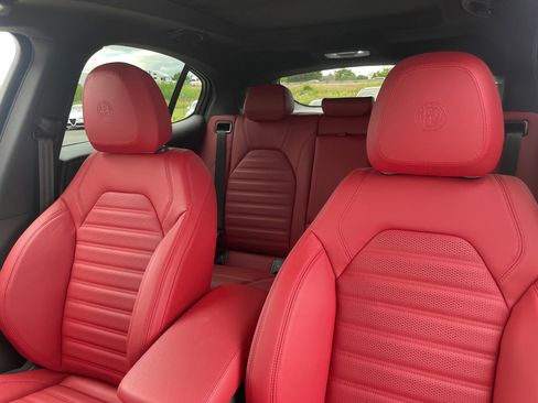 Used 2024 Alfa Romeo Stelvio Ti w/ Performance Driving Package image 16