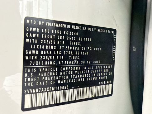 Used 2024 Volkswagen Tiguan SE w/ Panoramic Sunroof Package image 21