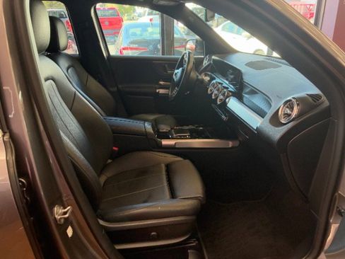 Used 2021 Mercedes-Benz GLB 250 GLB 250 image 30