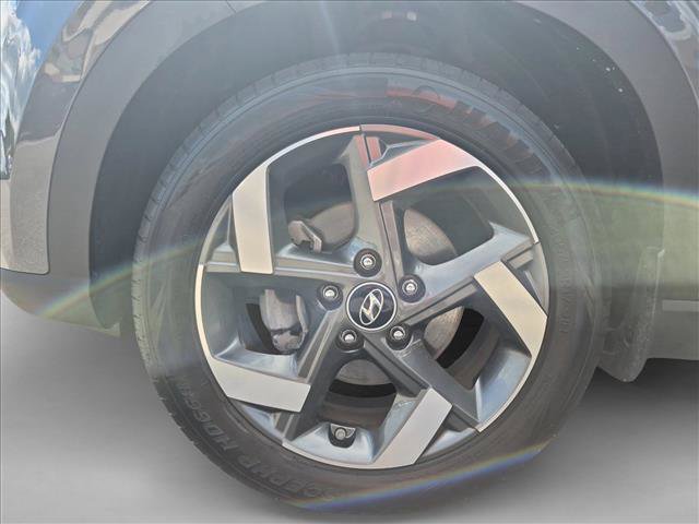 Used 2023 Hyundai Venue SEL FWD image 23