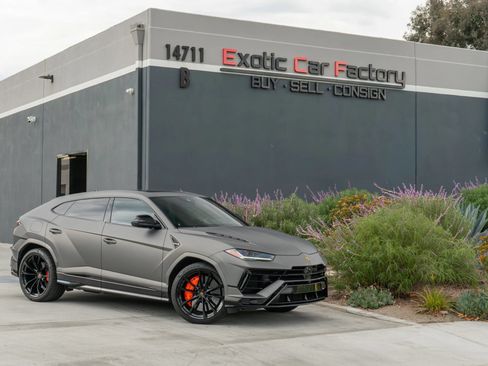 Used 2023 Lamborghini Urus S AWD/4WD image 1