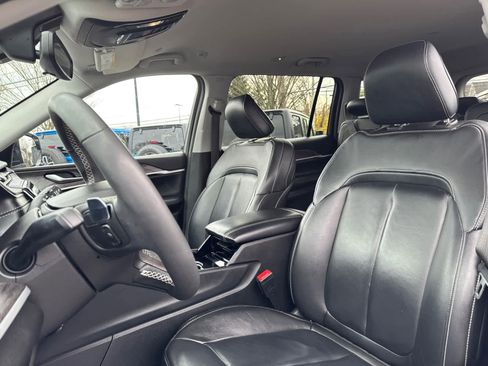 Used 2023 Jeep Grand Cherokee L Limited w/ Black Appearance Package image 13