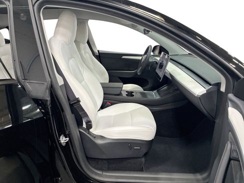 Certified 2023 Tesla Model Y Long Range AWD/4WD image 13