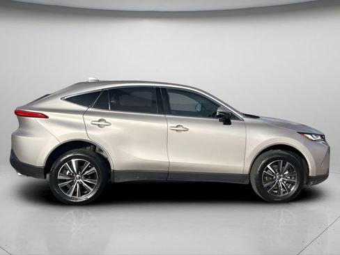 Used 2024 Toyota Venza LE image 3