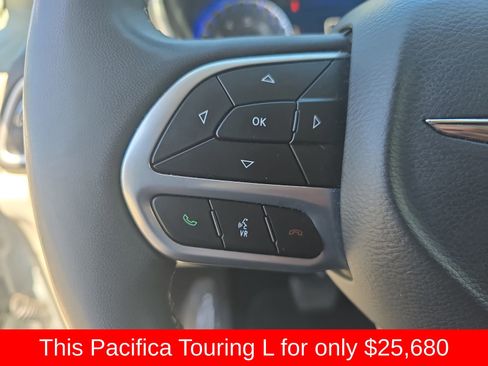 Used 2024 Chrysler Pacifica Touring-L FWD image 24