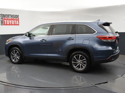 Used 2019 Toyota Highlander XLE image 2