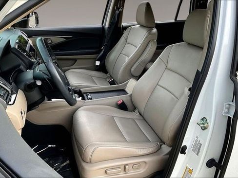 Certified 2020 Honda Pilot Touring image 20