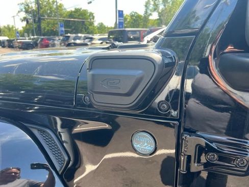 Used 2025 Jeep Wrangler Unlimited Sahara AWD/4WD image 33