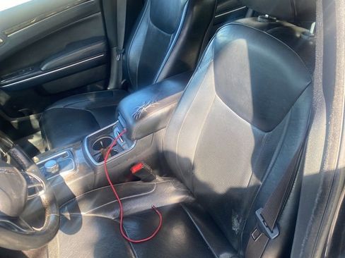 Used 2017 Chrysler 300 C RWD image 8