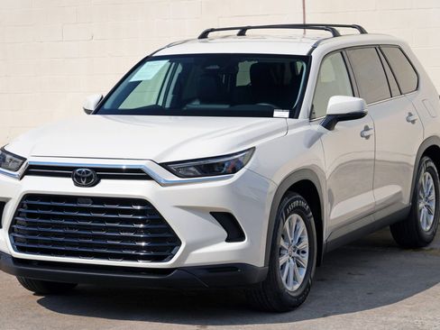 Used 2024 Toyota Grand Highlander AWD image 49