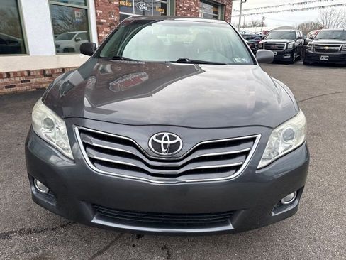 Used 2010 Toyota Camry XLE image 2