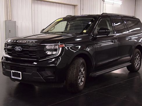 Used 2025 Ford Expedition Max Active AWD/4WD image 3