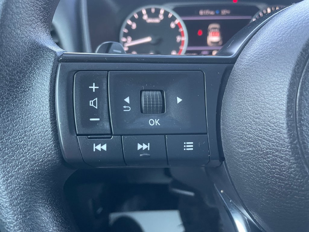 Used 2023 Nissan Rogue S AWD/4WD image 32