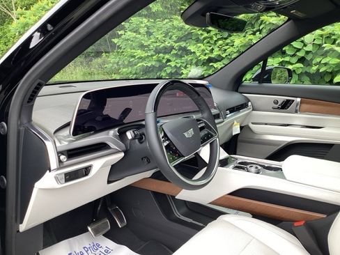 New 2026 Cadillac Vistiq Sport w/ LPO, Premium Carpet Package image 26